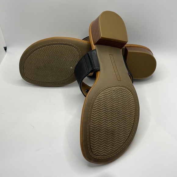 Tommy Hilfiger Women’s Black Thong Sandals Size 8.5 - Gold Logo Accent - Picture 7 of 8
